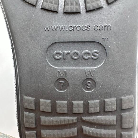 Crocs Unisex Black Clog Slip On Sandal Black M7 W9 Rubber Water Shoe Open Toe - Picture 6 of 6